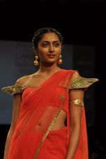 Model walk the ramp for Debarun, Vijay Balhara, Shilpa Reddy show at LFW 2013 Day 1 in Grand Haytt, Mumbai on 23rd Aug 2013 (64).JPG